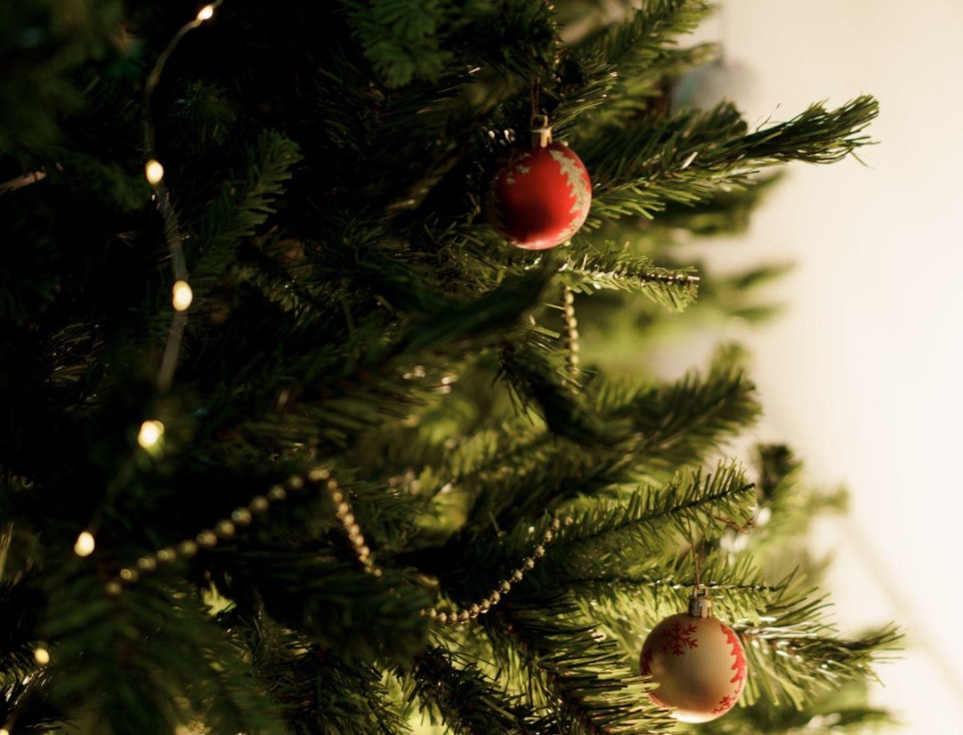 5 Reasons a Prelit Artificial Christmas Tree Builds Memories